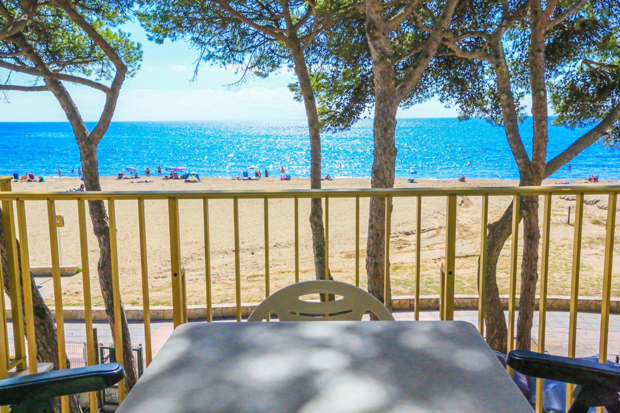 Playmar Litoral Costa Dorada - Only Families Apartment Cambrils Exterior photo