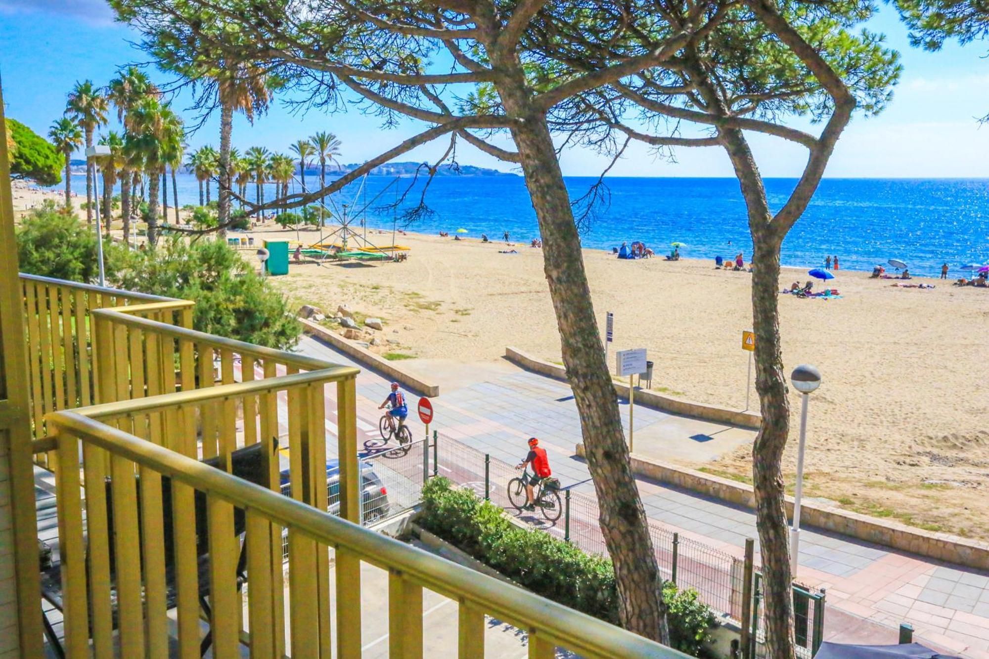 Playmar Litoral Costa Dorada - Only Families Apartment Cambrils Exterior photo